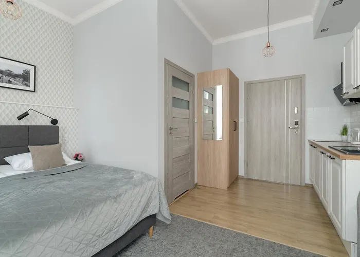 Przytulne Studia Very Berry W Poznaniu Blisko Parku By Renters Apartment